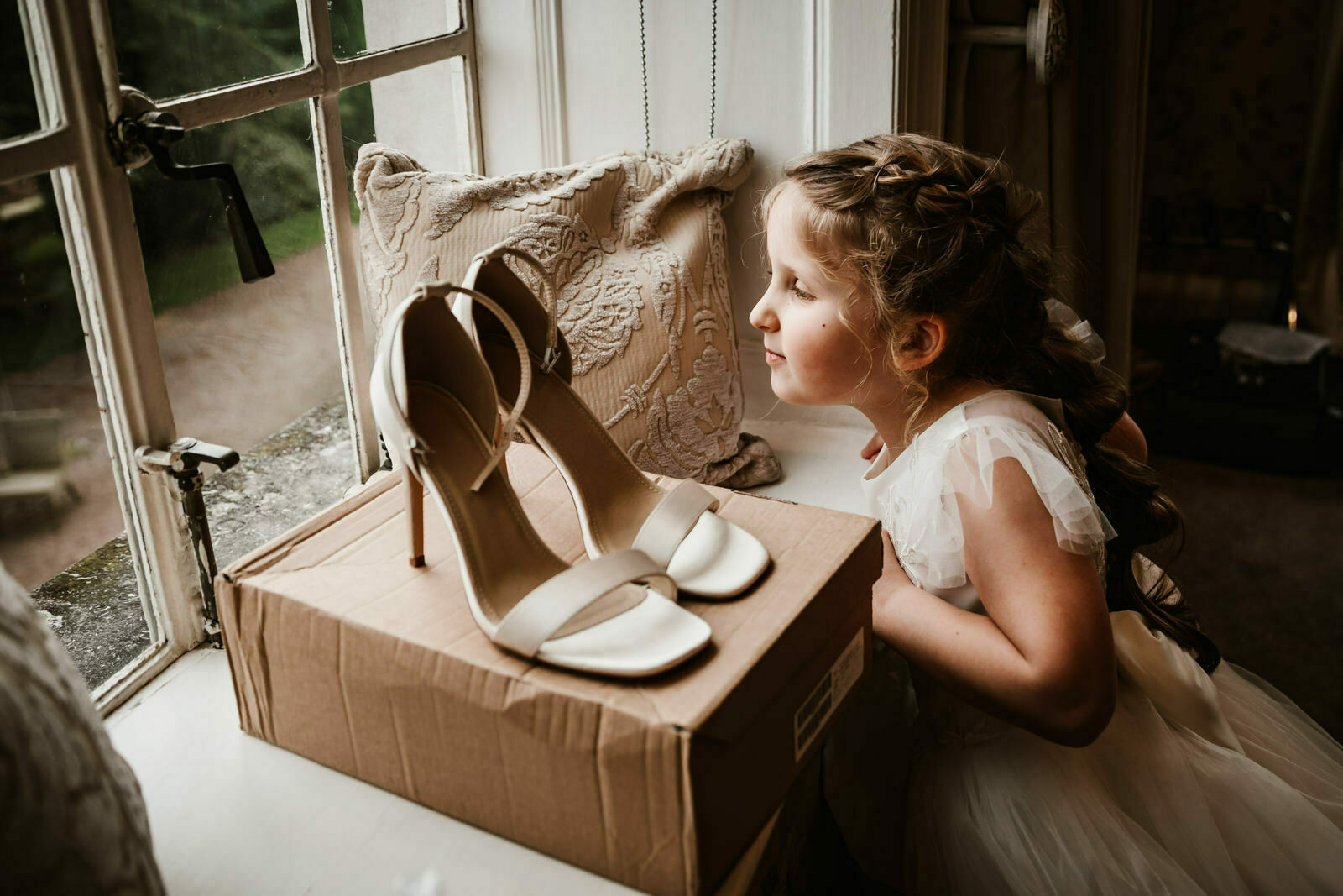 Flower girl with Brides shoes